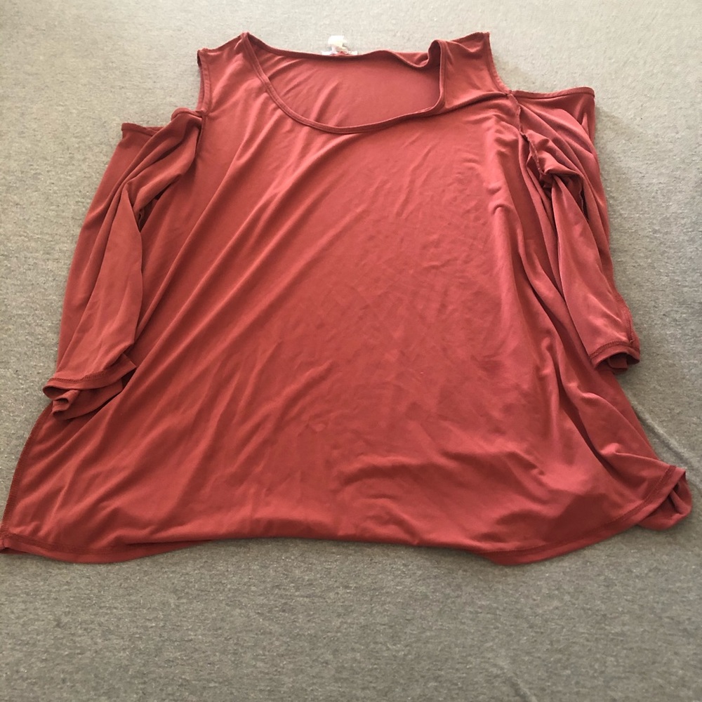 Shoulder Cutout Tshirt